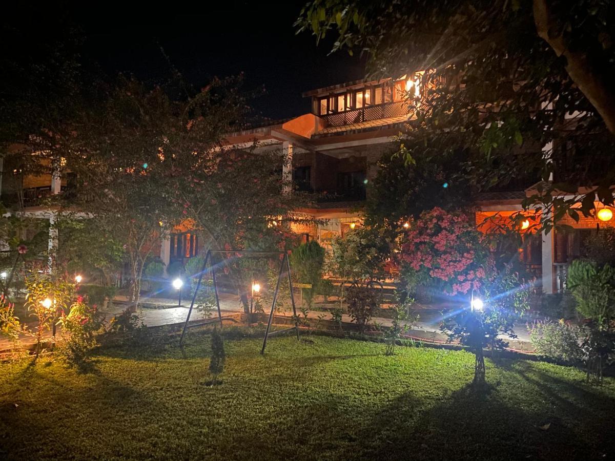 Chautari Garden Resort Sauraha Exterior photo