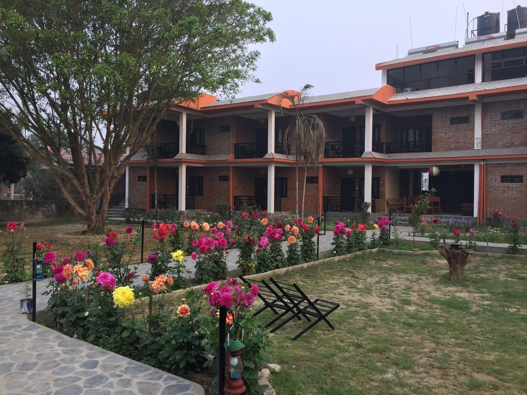 Chautari Garden Resort Sauraha Exterior photo