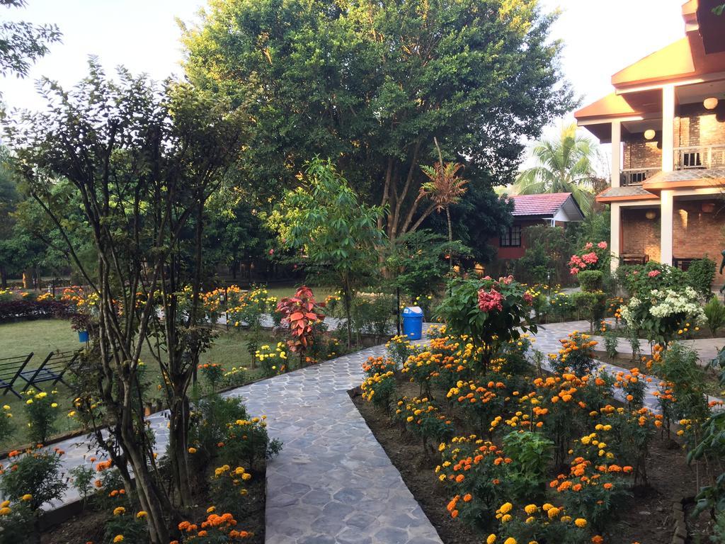 Chautari Garden Resort Sauraha Exterior photo