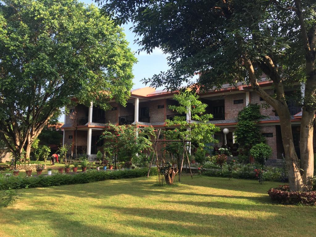 Chautari Garden Resort Sauraha Exterior photo